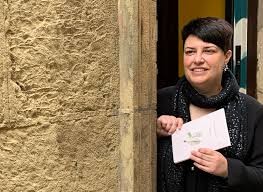 Castillo Suarezek 'Maitasunaren Botanika' poesia testua irakurriko du Euskaltzaindiko sarrera-hitzaldian