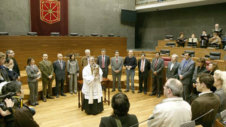 Aralarko Aingerua bihar izanen da Parlamentuan