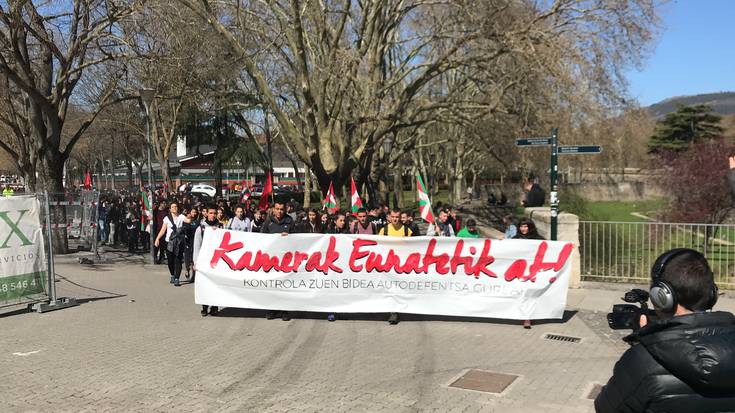 Eunate institutuan segurtasun kamerak kentzeko eskatu dute ikasleek