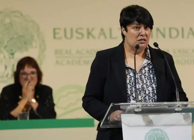 Poesia topaketa Castillo Suarez eta Ramon Andresekin, bihar Nafarroako Liburutegian