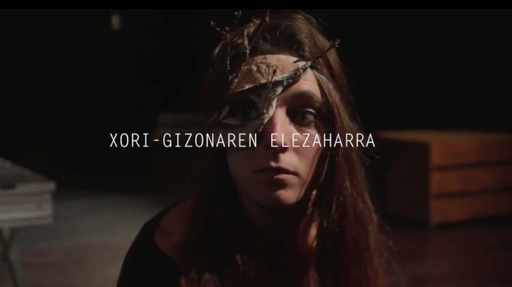 Kalean egiten den arte eszenikoa laguntzeko, 'Karrikan'