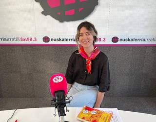 Sarai Robles: “Euskaraldiaren txapa ipintzea hizkuntza ohiturak aldatzeko keinu ausarta da”
