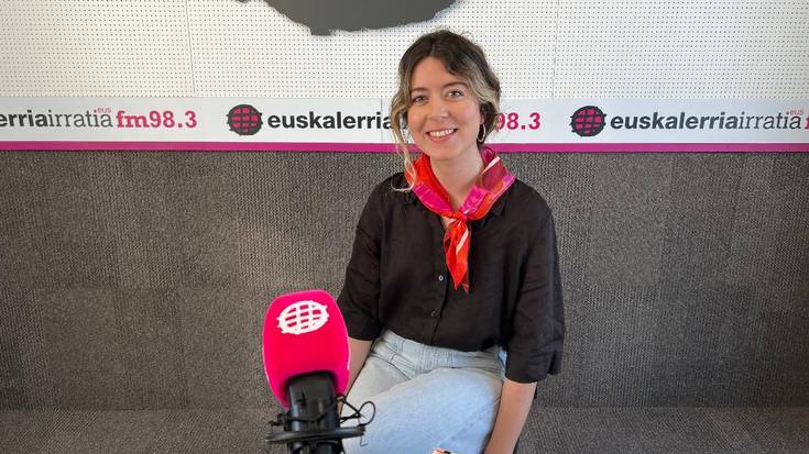 Sarai Robles: “Euskaraldiaren txapa ipintzea hizkuntza ohiturak aldatzeko keinu ausarta da”