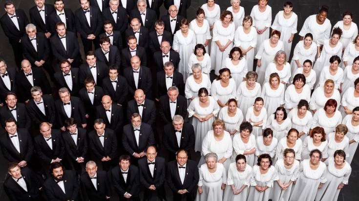 Iruñeko Orfeoia, kantari bila