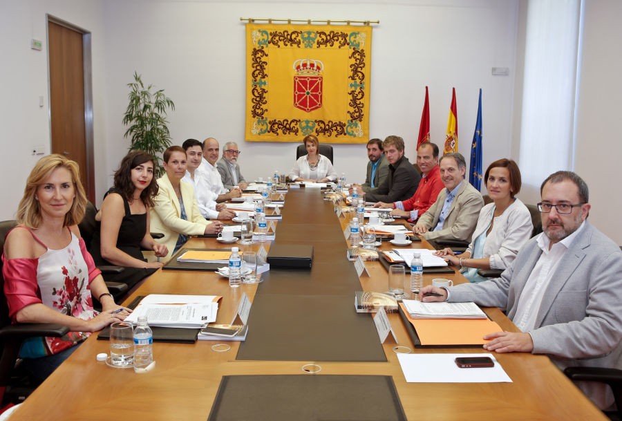 Parlamentarien ondarea publiko egiteko aukera aztertuko dute