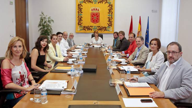 Parlamentarien ondarea publiko egiteko aukera aztertuko dute