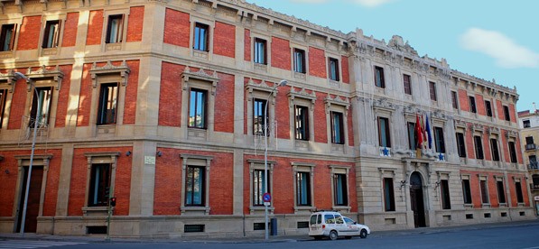 Kontsumitzaile eta Erabiltzaileen Nafarroako Legean, euskal hiztunak desagertuak