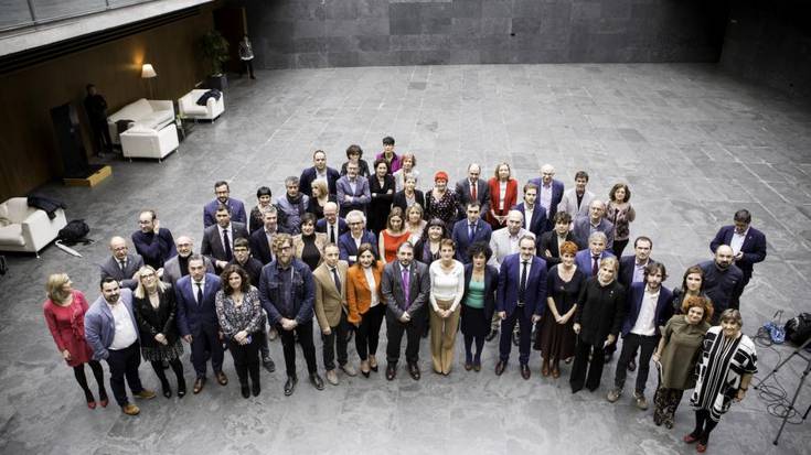 Emakumearen Egunaren karietara ekitaldi instituzionala egin du Nafarroako Parlamentuak