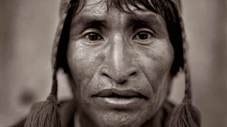 Peru zuri-beltzean, jendea eta paisaiak Castro Prietoren erakusketan, Mistoen eraikinean 