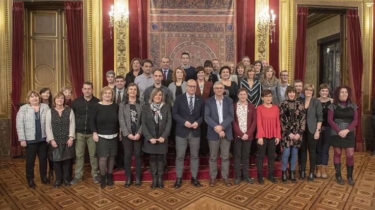 Hogeita hamar ikastetxe publikok kalitatearen saria jaso dute