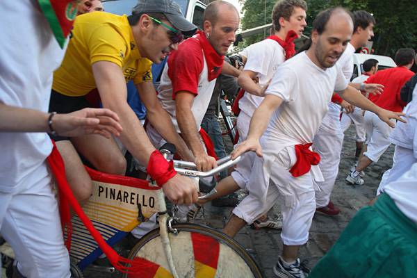 Hiru gazteri espetxe zigorra ezarri diete 2012ko billabesaren entzierroko istiluengatik