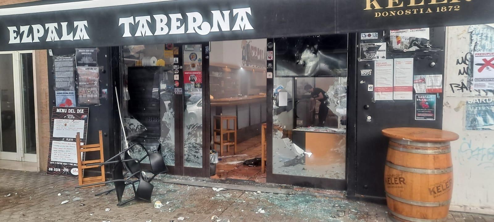 Ezpala taberna erasotu zuen Casuals taldeko burua atxilotu dute