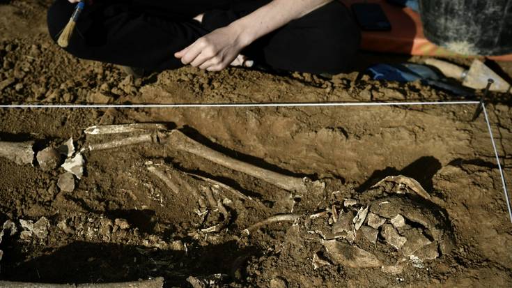 Fusilatutako bi pertsonaren gorpuzkiak atera dituzte Muniainen