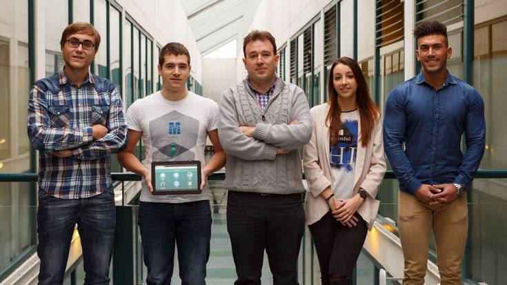 Alzheimerra duten gaixoentzako aplikazioa garatu dute NUPeko lau ikaslek