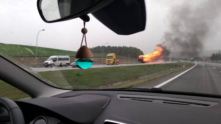 Kamioi batek su hartu du Imarkoainen