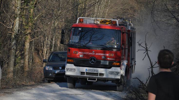 100 hektarea erre dira Goizuetako sutean