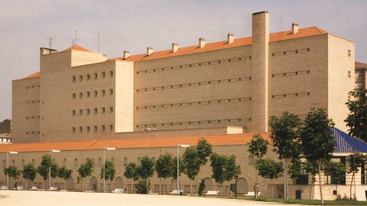 Azagrako ikastetxean talde bat eta Barañaingoan lau ikasle isolatu dituzte