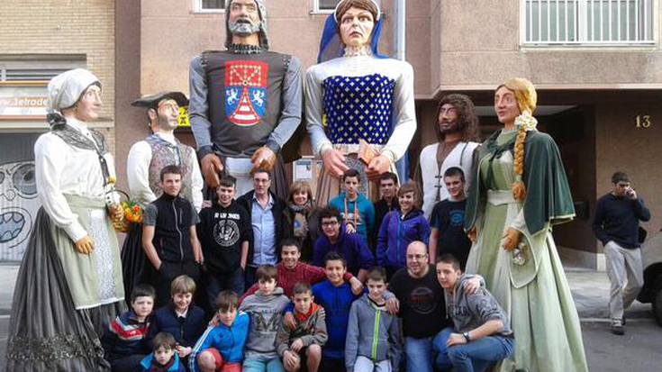 Azpilagaña auzoko erraldoien konpartsa gero eta handiagoa 