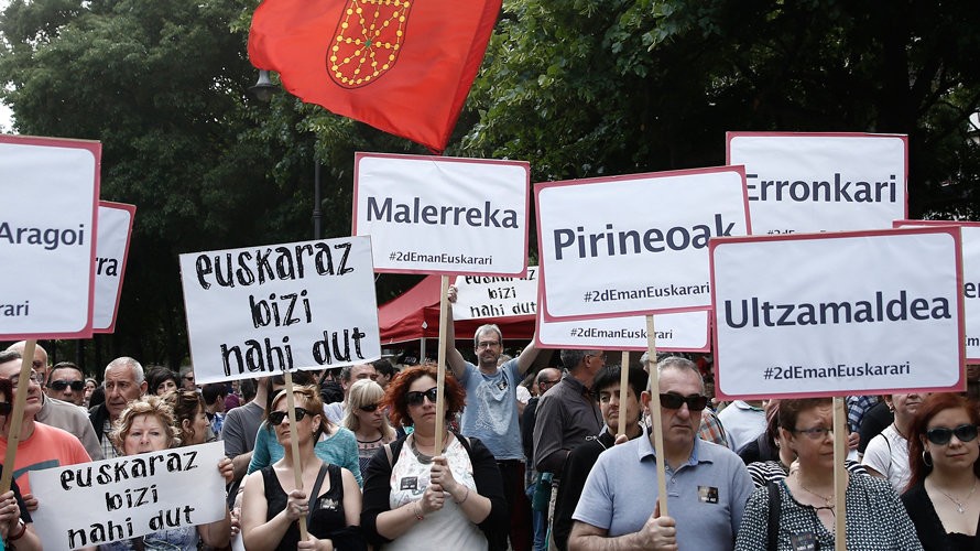 Nafarroako Gobernuak, lehen aldiz, laguntzak emango ditu helduek euskara ikas dezaten