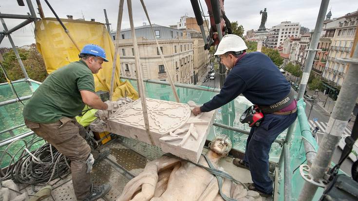Ereinotz koroa kendu dute Nafarroako Jauregitik