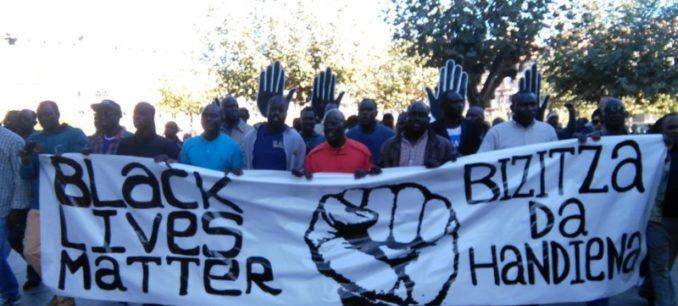 Komisarian hildakoari buruz SOS Arrazakeria eta Salhaketarekin lan saioa egin nahi dute