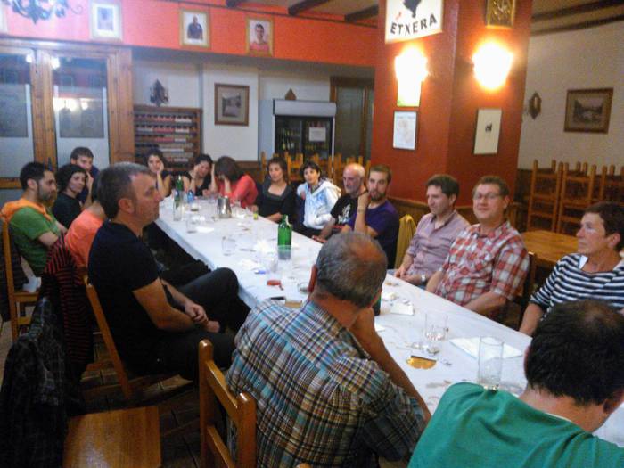 Arrotxapeko jaiak: euripean kantari, tarteka