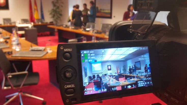 Nafarroa "Mozal Legerik gabeko gunea" izendatzeko eskatu du Ahotsa.info-k parlamentuan