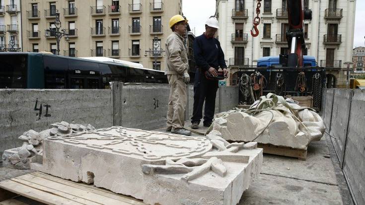 Urtebetean ikur frankistak erretiratzen ez dituzten udalek isuna jasoko dute