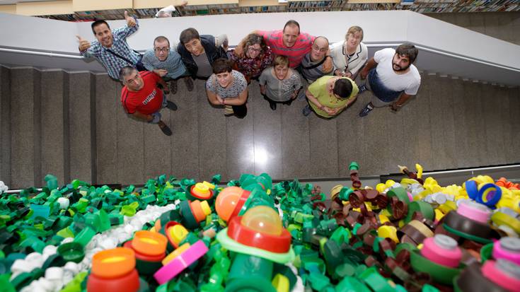 Plastikozko tapoiak, apaingarri