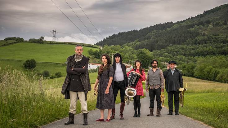 Manez eta Kobreak taldeak kontzertua eskainiko du gaur Kondestablen