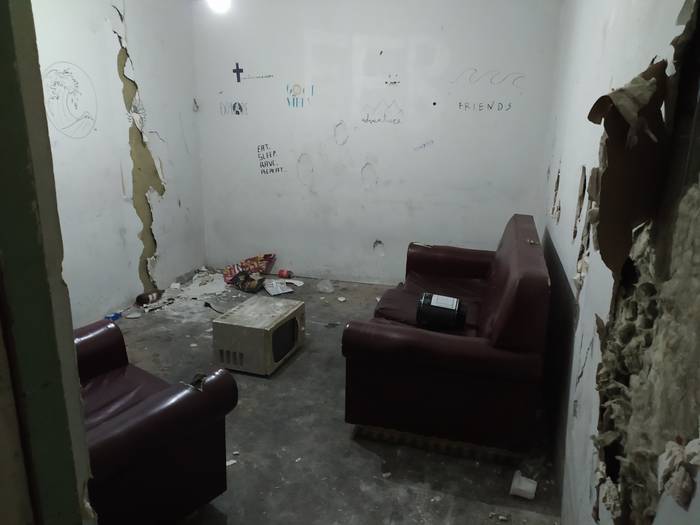 100 pertsona kaleratu dituzte Arrosadiko etxabe batetik