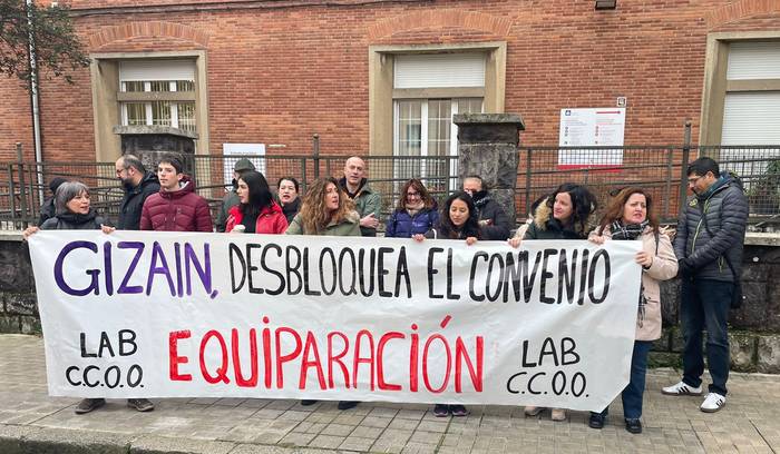 Gizain Fundazioko langileek euren soldatak Foru Administraziokoekin parekatzea eskatu dute