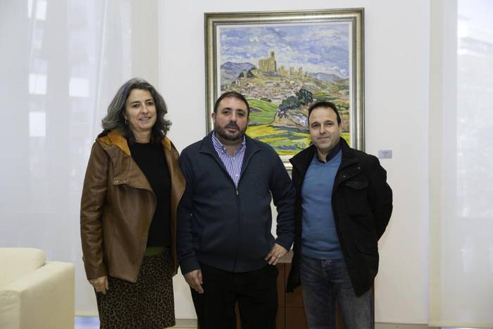 Naizen adingabe transexualen elkarteari harrera egin dio parlamentuak