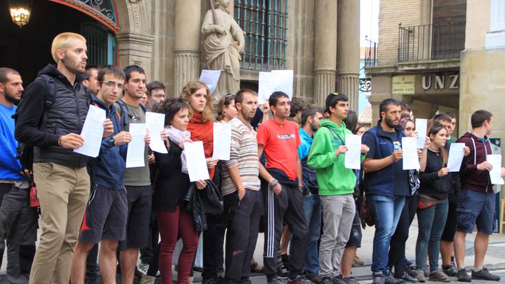 Herri Sanferminak plataformak sanferminetan 3.000 euroko isunak jaso zituela salatu du