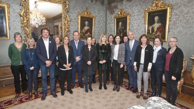 Berezko hizkuntza duten erkidegoek euren esperientzia trukatu dute