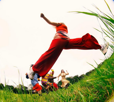 Bertako artistak eta munduko doinuak Konpainia Plazan