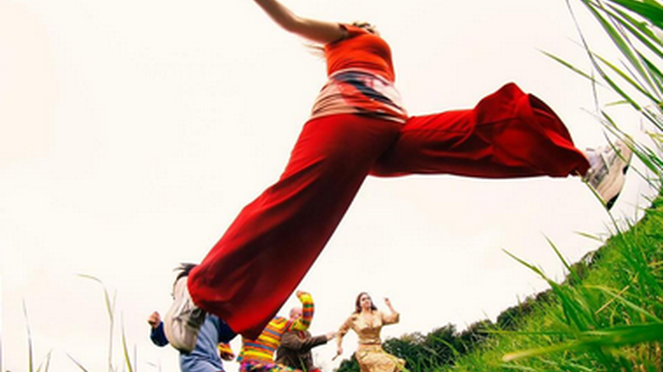 Bertako artistak eta munduko doinuak Konpainia Plazan