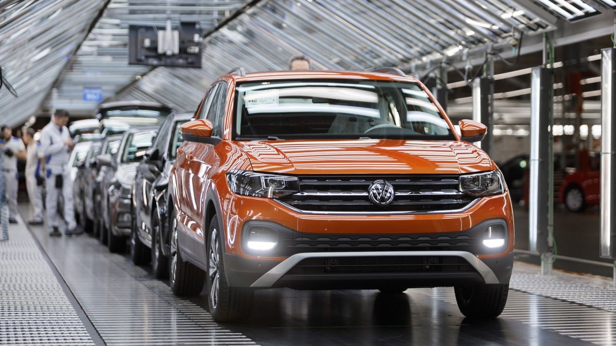 VW Nafarroako 2.000 lanpostu kolokan jarriko ditu auto eletrikorako trantsizioak, urte eta erdiz
