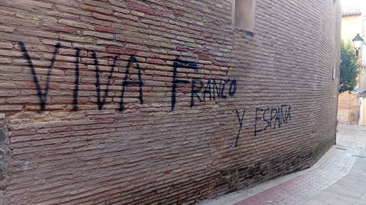 'Viva Franco y España' idatzirik topatu dute Beterri peñako kideek haien egoitzako pareta