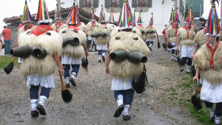 Iturengo inauterietan "erasoak eta irainak" salatu dituzte hainbat kamerarik