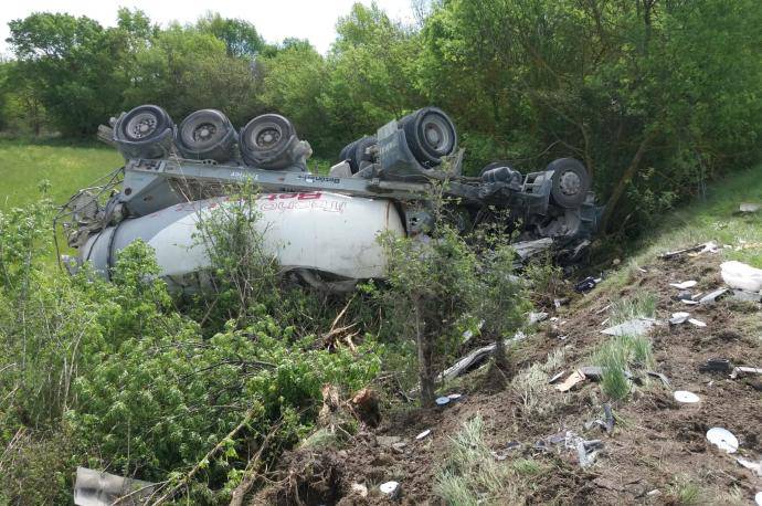 Kamioilari nafar bat hil da Esako urtegitik gertu izandako istripuan