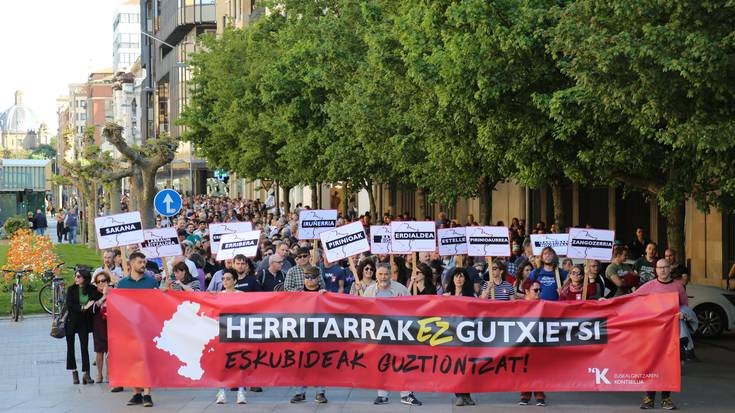 Milaka lagun elkartu dira Iruñean euskararen eta justizia sozialaren alde