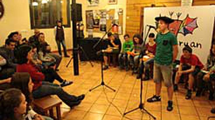 Hezkuntzak 'Eskolako bertsolaritza' programa berreskuratu du