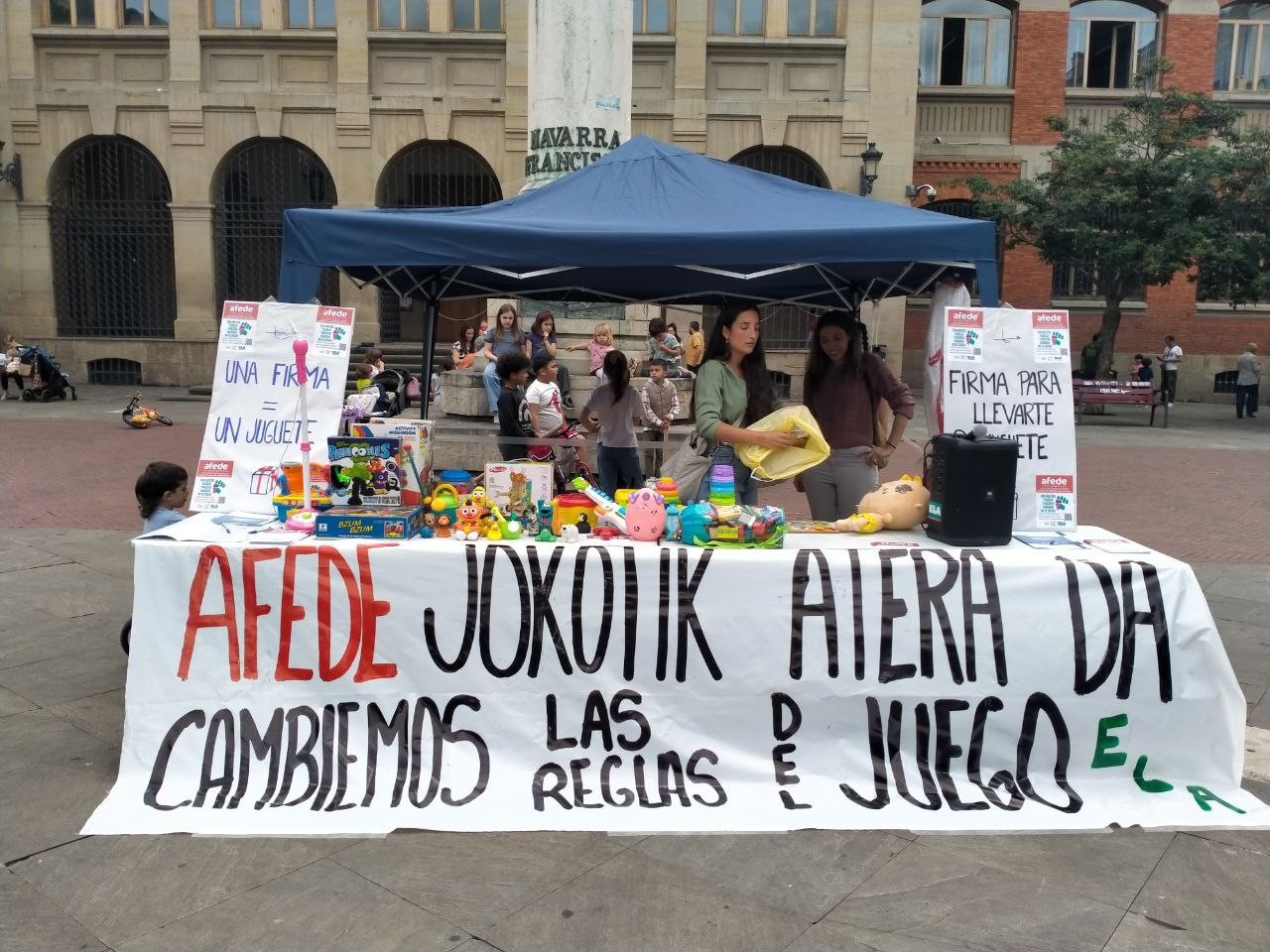"Joko arauak aldatzeko" eskatu dute Antsoaingo Afede jostailu dendako langileek
