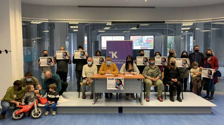 D ereduak bizikidetzan dakartzan onurak azpimarratu ditu euskalgintzak