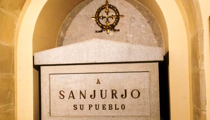 Sanjurjo kolpista ohore militarrekin lurperatu izana gaitzetsi du parlamentuak