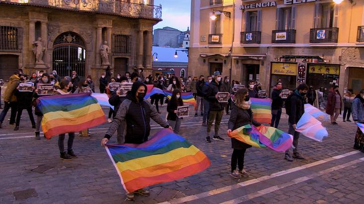 Navarra Sumaren murrizketen aurka protesta egin du LGTBIQ+ mugimenduak