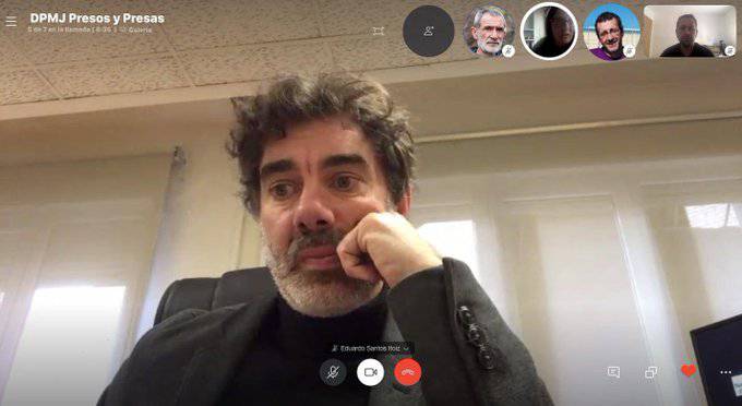 Eduardo Santos kontseilariarekin bildu dira #SOSPresoakCovid19 manifestuaren sinatzaileak