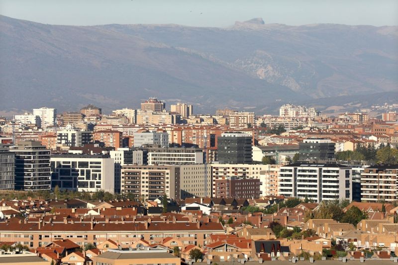 Iruñeko Udalak 25 etxebizitza onduko ditu hotz-garaian erabilgarri jartzeko
