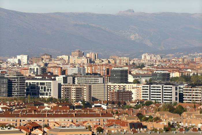 Iruñeko Udalak 25 etxebizitza onduko ditu hotz-garaian erabilgarri jartzeko